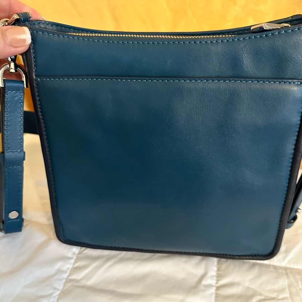Michael Kors Smooth Leather Crossbody NWOT - Picture 3 of 15